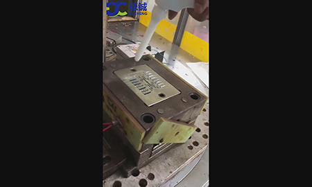 干冰清洗機液態硅膠注塑模具清洗應用案例 
